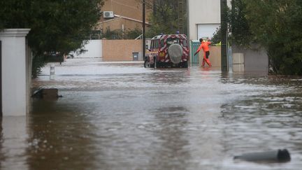 La villes d'Hyères dans le Var fortement touchée par les intempéries qui frappent le sud-est depuis vendredi 22 novembre. (BOUTRIA  LUC / MAXPPP)