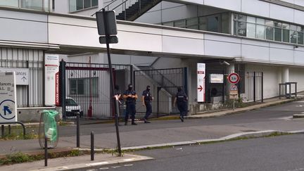 L'hôpital Georges-Pompidou, dans le XVe arrondissement parisien, où a été transféré Hamou B. vendredi 11 août, est sous bonne garde.&nbsp; (FABIEN MAGNENOU / FRANCETV INFO)