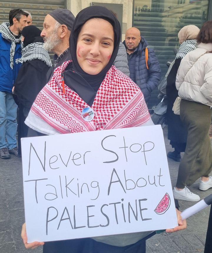 Elif, 16 ans, est venue manifester en soutien au peuple palestinien. (MARIE-PIERRE VEROT / RADIOFRANCE)