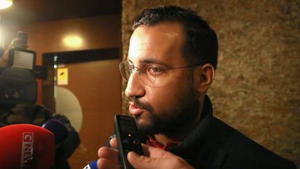 Alexandre Benalla le 26 février 2019 lors d'une conférence de presse à sa sortie de détention préventive. (JACQUES DEMARTHON / AFP)