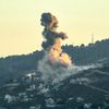 De la fumée s'échappe du village d'Odaisseh, visé par une frappe israélienne, dans le sud du Liban, près de la frontière avec Israël, le 18 septembre 2024. (RABIH DAHER / AFP)