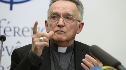 Mgr Georges Pontier, archevêque de Marseille, lors d'une conférence de presse en avril 2016, suite&nbsp;à la révélation de plusieurs scandales pédophiles dans l'Eglise. (BERTRAND GUAY / AFP)