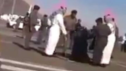 Capture d'&eacute;cran de la vid&eacute;o de l'ex&eacute;cution publique d'une femme en Arabie Saoudite, le 17 janvier 2015. (DR)