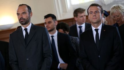 Edouard Philippe et Emmanuel Macron participent à la messe d'hommage à Jacques Hamel, un an après sa mort, à Saint-Etienne-du-Rouvray (Seine-Maritime), le 26 juillet 2017. (CHARLY TRIBALLEAU / AFP)