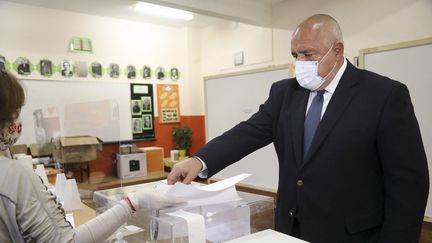 Le Premier ministre&nbsp;Boïko Borissov lors du vote pour les élections législatives ( 4 avril 2021). (HANDOUT / GERB PARTY PRESS OFFICE)