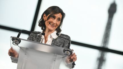 Amélie Oudéa-Castera, le 24 juillet 2023, lors d'un discours après l'annonce que le groupe LVMH sera partenaire premium des Jeux de Paris 2024. (JULIEN DE ROSA / AFP)