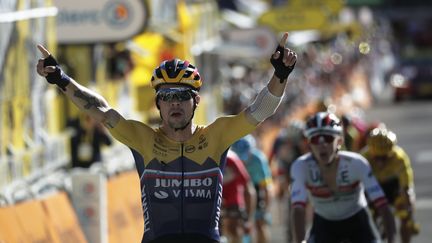 Roglic a fait parler sa pointe de vitesse. (STEPHANE MAHE / AFP)