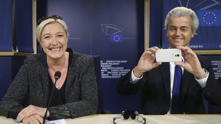 &nbsp; (Marine Le Pen est à Bruxelles en compagnie du dirigeant du parti populiste néerlandais Geert Wilders © maxppp)