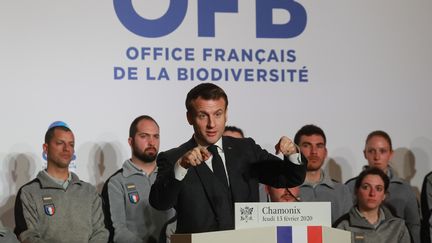 Le président de la République Emmanuel Macron lors d'un discours à Chamonix (Haute-Savoie), le 13 février 2020. (LUDOVIC MARIN / AFP)