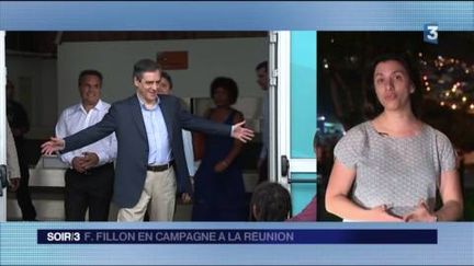 François Fillon a été accueilli par des militants à l'aéroport à La Réunion. (FRANCE 3)