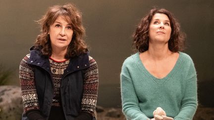 Valérie Lemercier et Isabelle Gélinas dans "Les Soeurs Bienaimé" (VICTOR TONELLI)