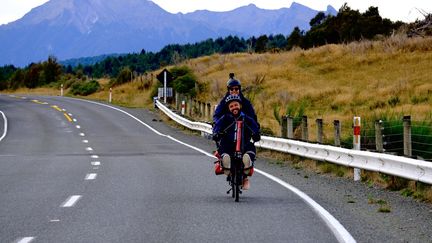 Pierre Cabon et sa compagne Myriam sont partis du nord de la Nouvelle-Zélande. Leur défi : rejoindre le port le plus austral de l’Océanie, soit un parcours de 1000 km avec 8000 mètres de dénivelé positif. (PIERRE CABON)