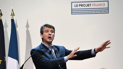 En vue de la présidentielle 2017,&nbsp;Arnaud Montebourg présente&nbsp;un projet&nbsp;qu'il veut&nbsp;résolument socialiste, "de gauche", "patriotique" et "républicain" (AFP PHOTO / CHRISTOPHE ARCHAMBAULT)