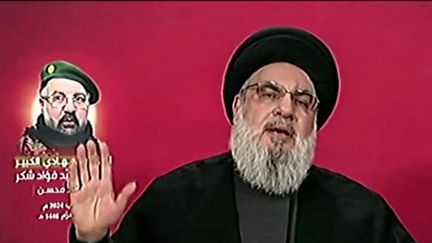 La chaîne de télévision du Hezbollah al-Manar montre le chef du Hezbollah, Hassan Nasrallah, jeudi 1er août 2024, lorsqu'il prononce un discours télévisé. (AL-MANAR / AFP)