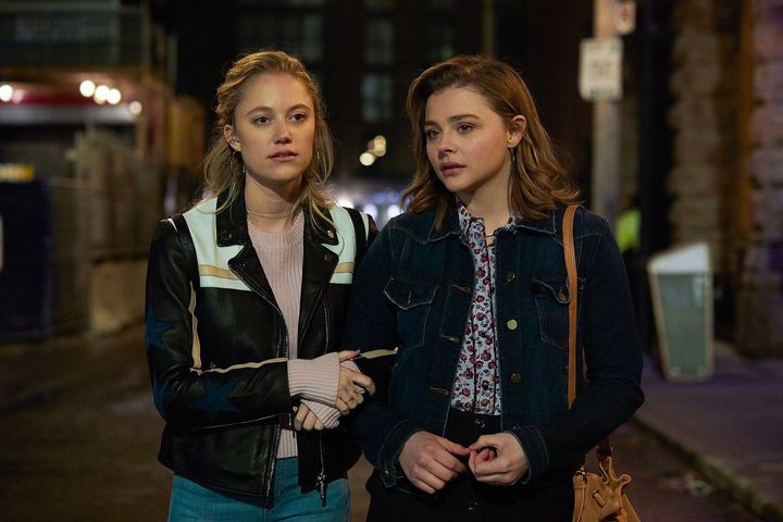 Maika Monroe et Grace Moretz dans le thriller de Neil Jordan Greta (Copyright Capelight Pictures)