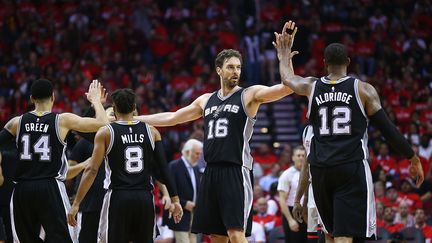 Les joueurs des Spurs, Danny Green, Patty Mills, Pau Gasol et LaMarcus Aldridge (RONALD MARTINEZ / GETTY IMAGES NORTH AMERICA)