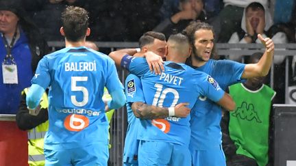 Les joueurs marseillais célèbrent leur second but lors du match de Ligue 1 entre Angers SCO et l'Olympique de Marseille, le 30 septembre à Raymond-Kopa. (JEAN-FRANCOIS MONIER / AFP)