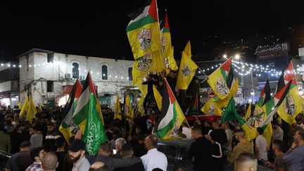 Des Palestiniens manifestent dans la ville de Naplouse (Cisjordanie), le 17 octobre 2023. (ALAA BADARNEH / MAXPPP)