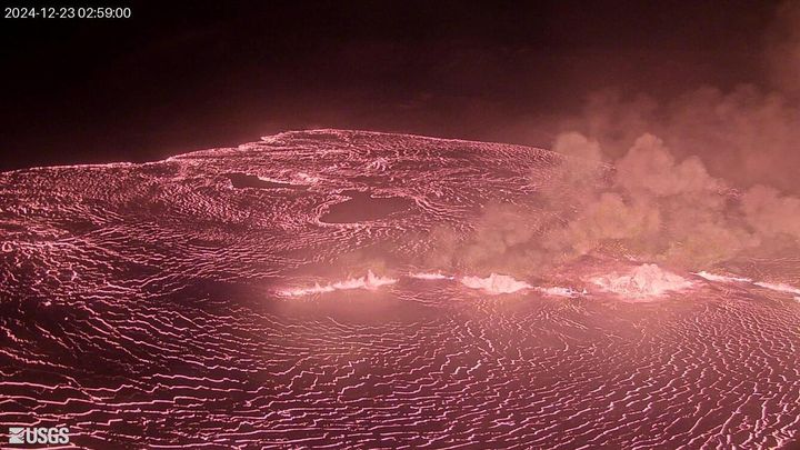 Une vue aérienne du volcan Kilauea, à Hawaï, aux Etats-Unis, le 23 décembre 2024. (USGS / ANADOLU / AFP)