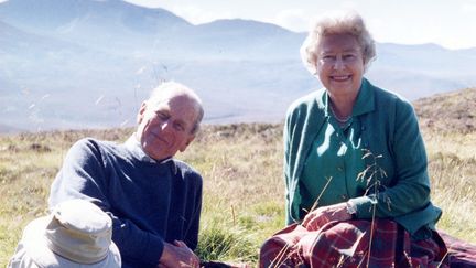 Le prince Philip et la reine Elizabeth II en Ecosse en 2003 (THE COUNTESS OF WESSEX / BUCKINGHAM PALACE)