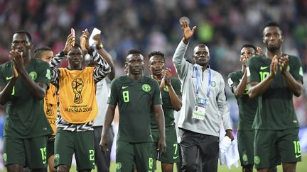 Les joueurs nigérians après leur défaite contre la Croatie, le 16 juin 2018, à&nbsp;Kaliningrad&nbsp;(Russie). (OZAN KOSE / AFP)