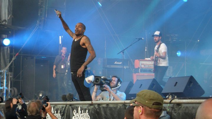 Mat Bastard et les Skip The Use mettent le feu à la scène Bagatelle, Solidays 2012.
 (Louise Wessbecher/Culturebox)