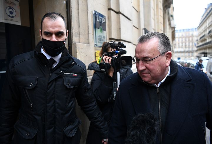 Jeean-Pierre Caillot devant le siège de la LFP, le 1er février 2021. (FRANCK FIFE / AFP)