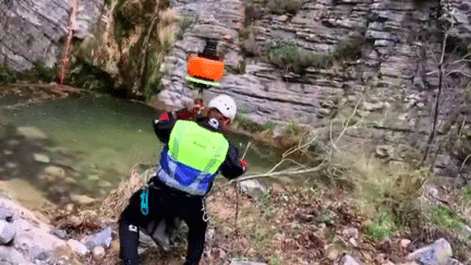 L'une des activités phare de l'été, le canyoning, pourrait être menacée par la sécheresse. Il pourrait être interdit dans certaines régions au vu du niveau des rivières. En attendant, les professionnels et les gendarmes appellent à la plus grande prudence.