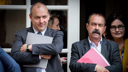 Laurent Berger (CFDT) et Philippe Martinez (CGT) côte-à-côte sur le perron de Matignon en juillet 2020. (THOMAS PADILLA / MAXPPP)