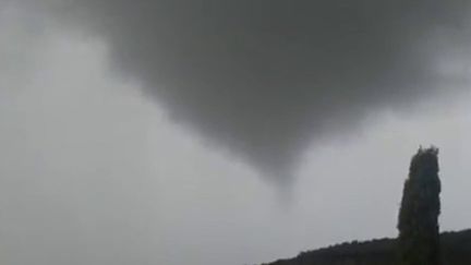 Intempéries : une tornade endommage des dizaines de maisons dans l'Hérault