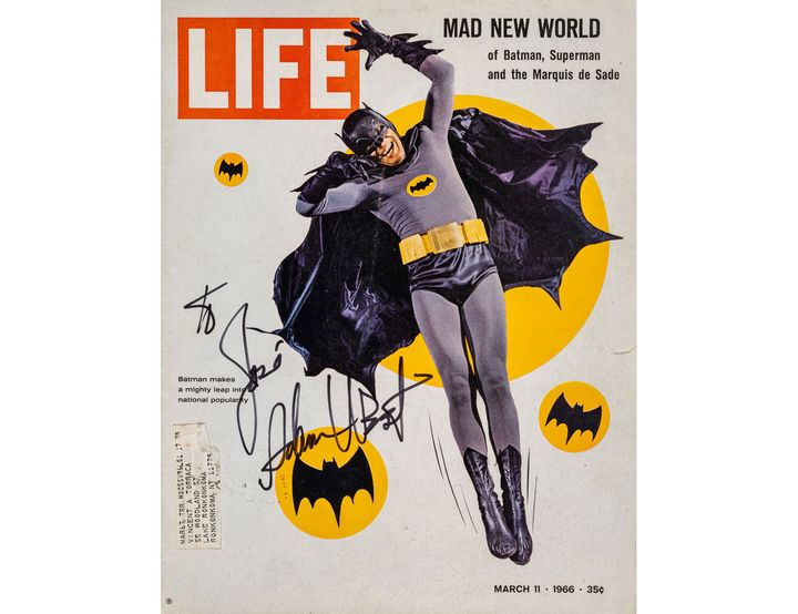 LIFE Magazine, 11 mars 1966, Couverture signée et dédicacée par Adam West, vente Batman chez Millon (-)