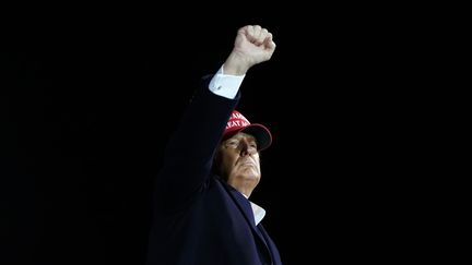 Donald Trump lors d'un meeting dans l'Iowa (Etats-Unis), le 14 octobre 2020. (ALEX EDELMAN / AFP)