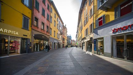 Une&nbsp;rue quasi déserte à Bergame (Italie), le 10 mars 2020. (MAXPPP)