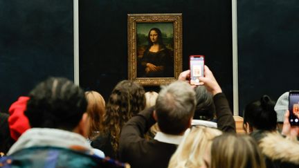 Mona Lisa, alias La Joconde, attire la grande foule au Louvre. (TERESA SUAREZ / MAXPPP)