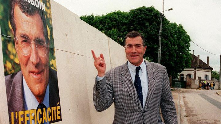 G&eacute;rard Bourgoin, actuel pr&eacute;sident de l'AJ Auxerre, du temps o&ugrave; il &eacute;tait candidat aux l&eacute;gislatives, &agrave; Sens (Yonne), en 1997. (SAMIRA BOUHIN / AFP)