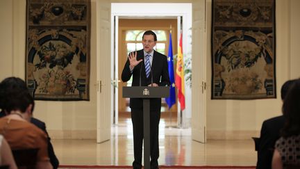 Mariano Rajoy, le chef du gouvernement espagnol&nbsp;lors de la conf&eacute;rence de presse au Palais de la Moncloa, dimanche 10 juin, &agrave;&nbsp;Madrid. (REUTERS / PAUL HANNA)