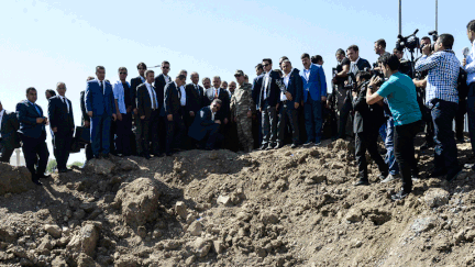 &nbsp; (Le Premier ministre Binali Yildirim sur les lieux de l'attaque à Elazig © AFP)