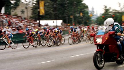 &nbsp; (La cycliste française Jeannie Longo médaille d'or du cyclisme sur route féminin est ici en tête du peloton © MaxPPP)