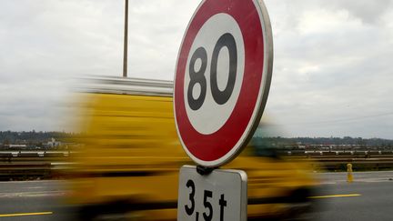 Route limitée à 80 km/h près de Bordeaux, le 9 janvier 2018. (NICOLAS TUCAT / AFP)