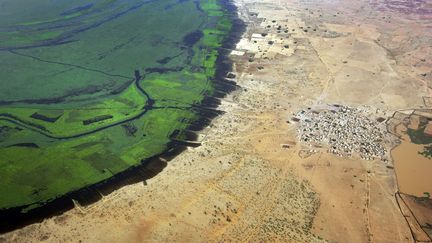 Une vue a&eacute;rienne du delta du Niger,&nbsp;o&ugrave; l'enl&egrave;vement de trois N&eacute;erlandais avait eu lieu. (SCAGLIOLA-ANA / ONLY WORLD / AFP)