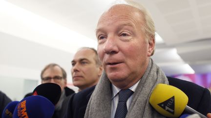 Brice Hortefeux arrive au si&egrave;ge de l'UMP, le 19 novembre 2012 &agrave; Paris.&nbsp; (KENZO TRIBOUILLARD / AFP)