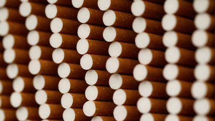 Des cigarettes dans une usine de British American Tobacco en avril 2014. (MICHAELA REHLE / X01425)