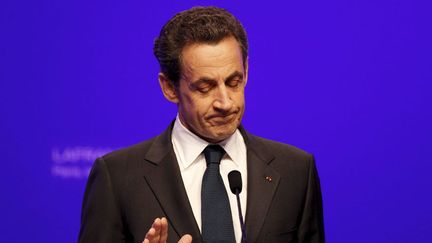 Nicolas Sarkozy quitte la sc&egrave;ne apr&egrave;s avoir annonc&eacute; sa d&eacute;faite. (MATTHIEU DE MARTIGNAC / LE PARISIEN / MAXPPP)