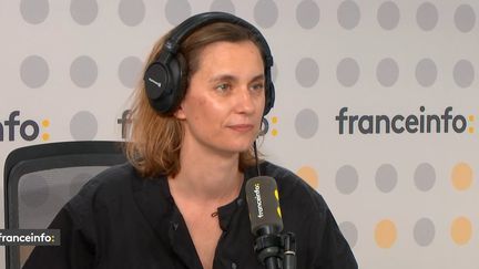 Camille Girerd, réalisatrice&nbsp;du documentaire "Blocs contre blocs&nbsp;: au cœur de la présidentielle", diffusé sur France 5 était l'invité d'Info Médias sur franceinfo, le 26 avril 2022.&nbsp; (FRANCEINFO / RADIOFRANCE)