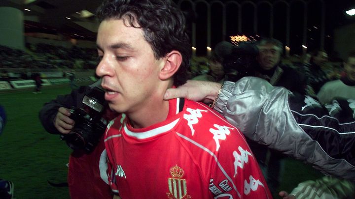 Le milieu de terrain mon&eacute;gasque Marcelo Gallardo lors du match Monaco-Nancy, le 15 avril 2000.&nbsp; (PASCAL GUYOT / AFP)