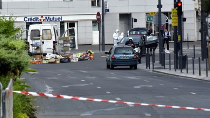 Opération de police à Villejuif (Val-de-Marne), où un laboratoire de fabrication d'explosifs a été découvert, le 6 septembre 2017.&nbsp; (PATRICE PIERROT / CITIZENSIDE / AFP)