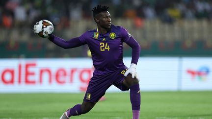 André Onana durant le match pour la troisième place de la CAN 2021 entre le Cameroun et le Burkina Faso, le 5 février 2022 à Yaoundé. (KENZO TRIBOUILLARD / AFP)