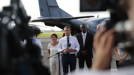 Le président français Emmanuel Macron, le 12 septembre 2017 à Pointe-à-Pitre (Guadeloupe). (CHRISTOPHE ENA / AP / SIPA)