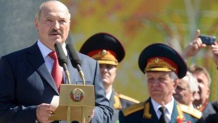 Alexandre Loukachenko, président de la Biélorussie, lors de la célébration de l'indépendance, le 7 mai 2013.  (AFP/VIKTOR DRACHEV)