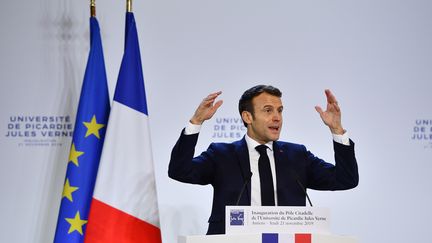 Le président de la République, Emmanuel Macron, à l'université d'Amiens (Somme), le 21 novembre 2019. (CHRISTOPHE ARCHAMBAULT / AFP)